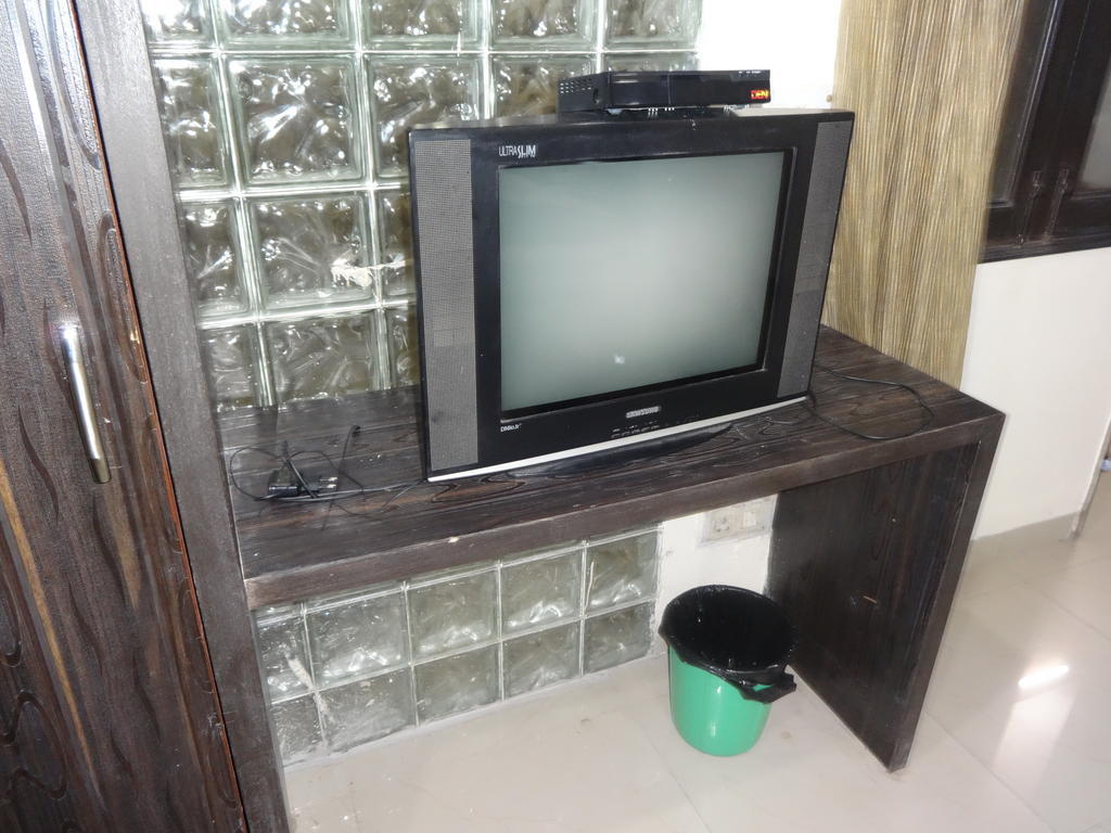Hotel Surya Plaza Neu-Delhi Zimmer foto