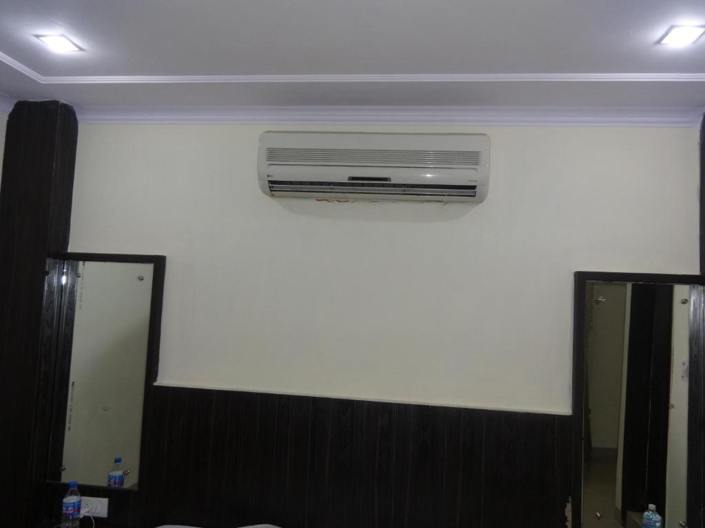 Hotel Surya Plaza Neu-Delhi Exterior foto